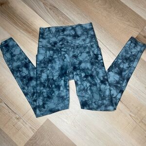 Athleta Salutation Stash Pocket Leggings XS Tie Dye Blue Gray Yoga Pants